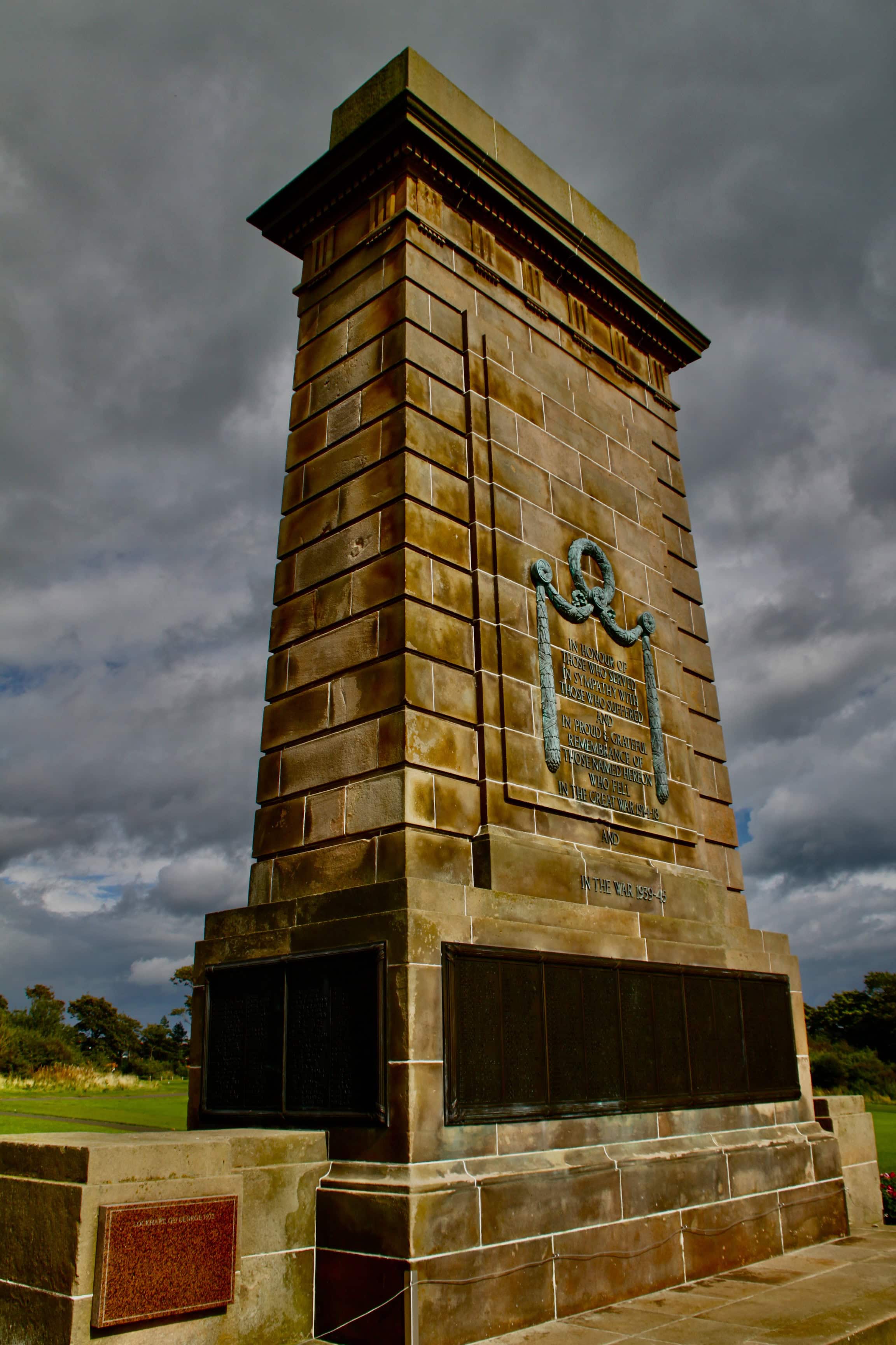 Arbroath War Memorial by Jez Braithwaite
