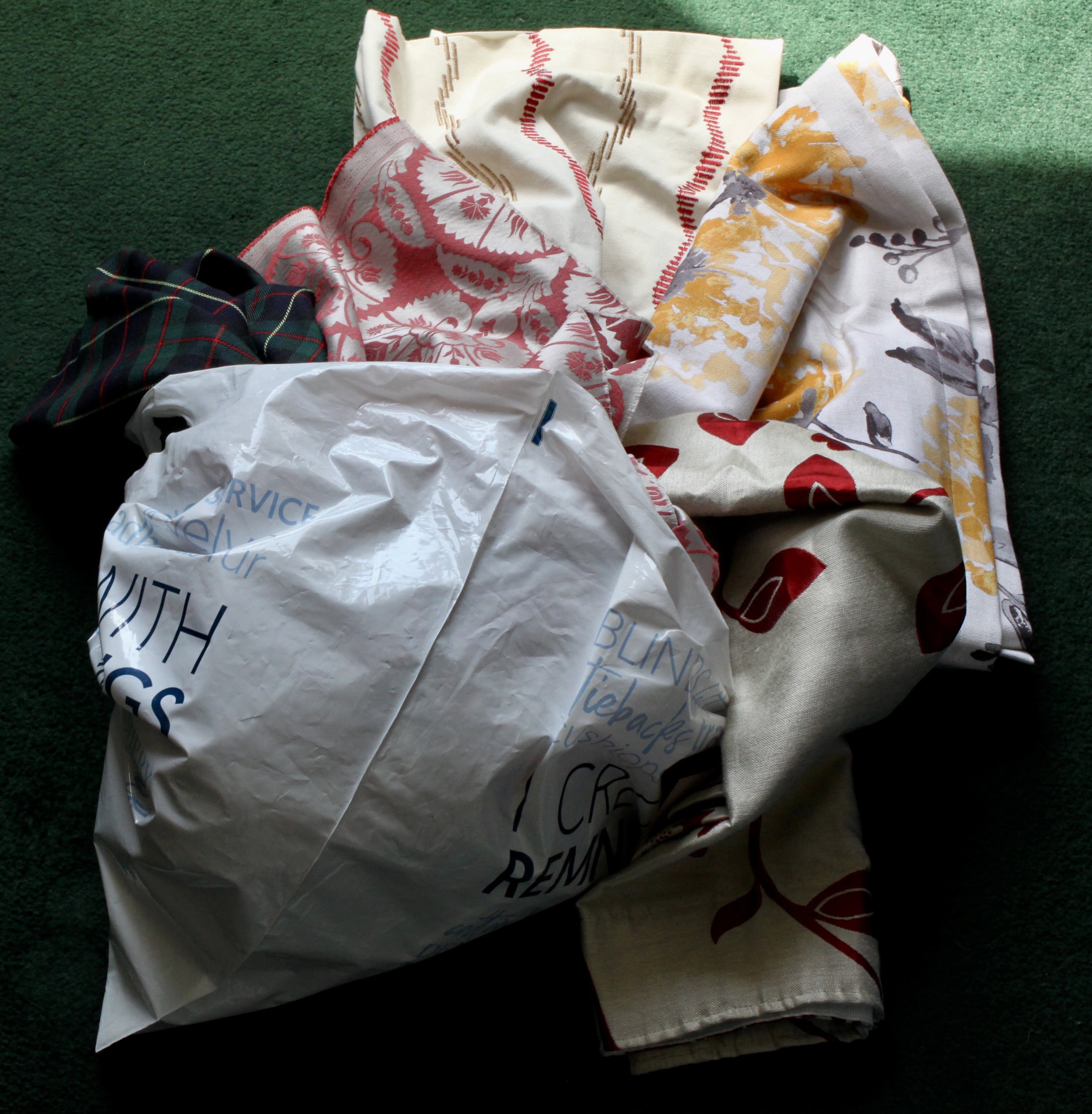 Mixed bag of cloth remnants