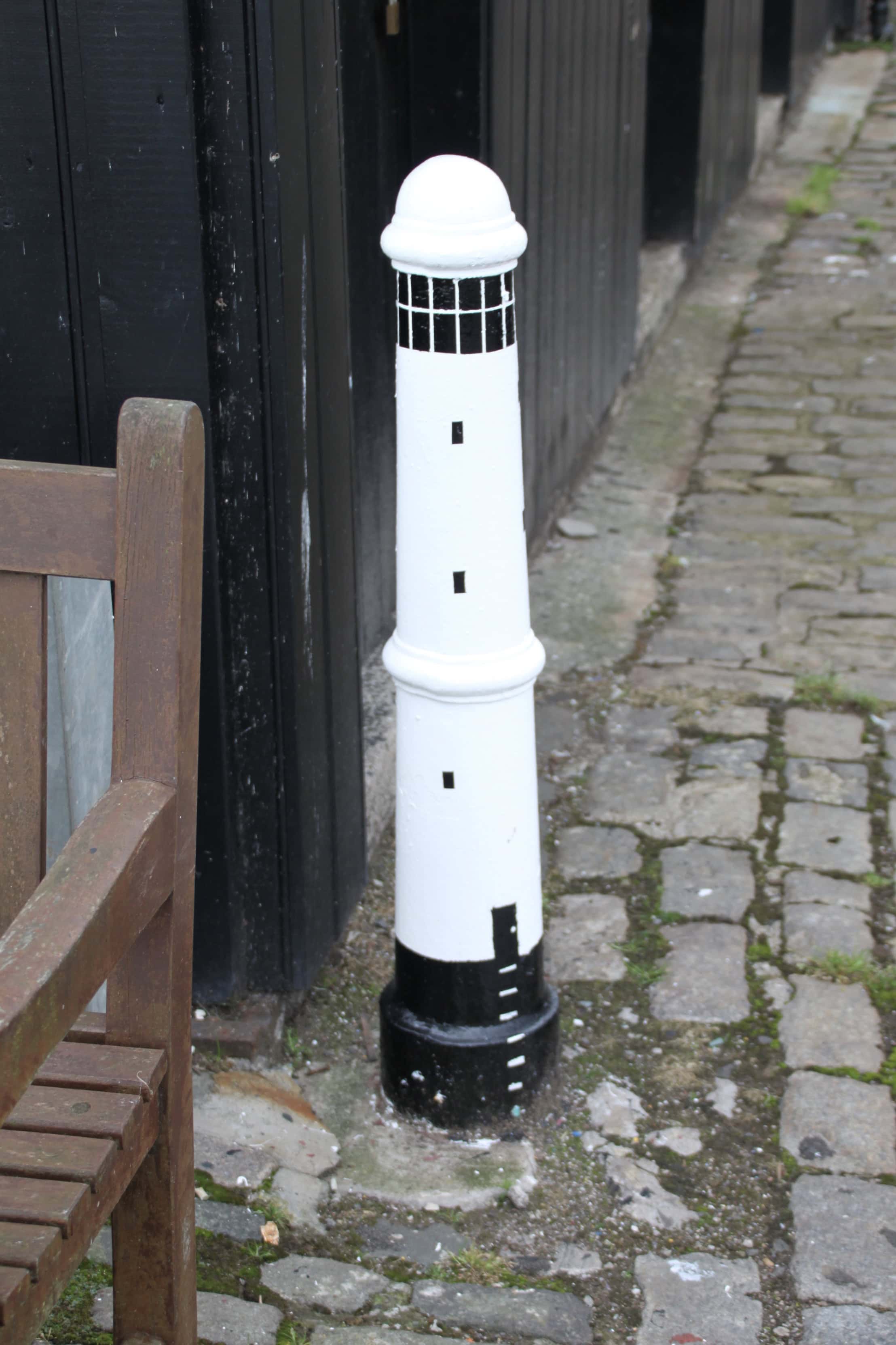 Lighthouse bollard