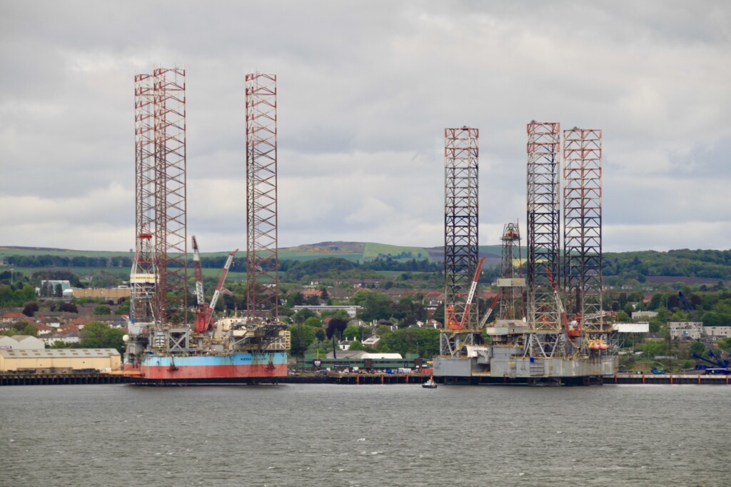 Three legs on a rig
