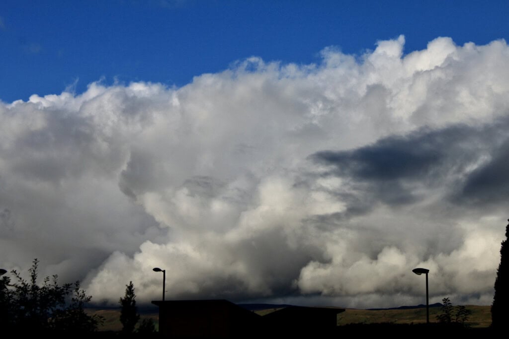 Evening clouds over the Kilsyth Hills