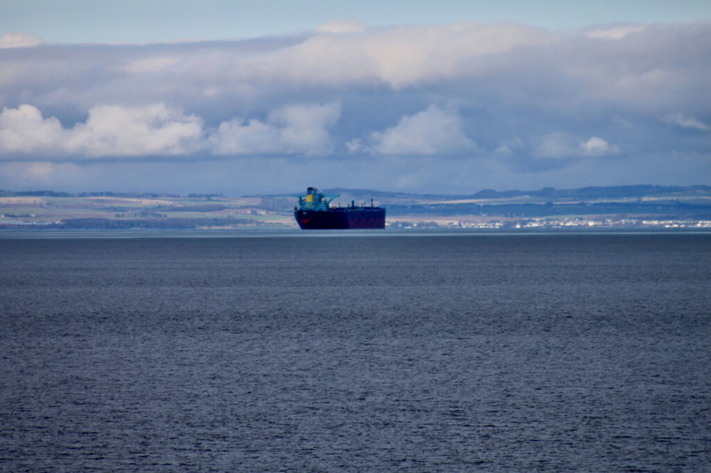 Tanker in ballast on the Firth of Forth
