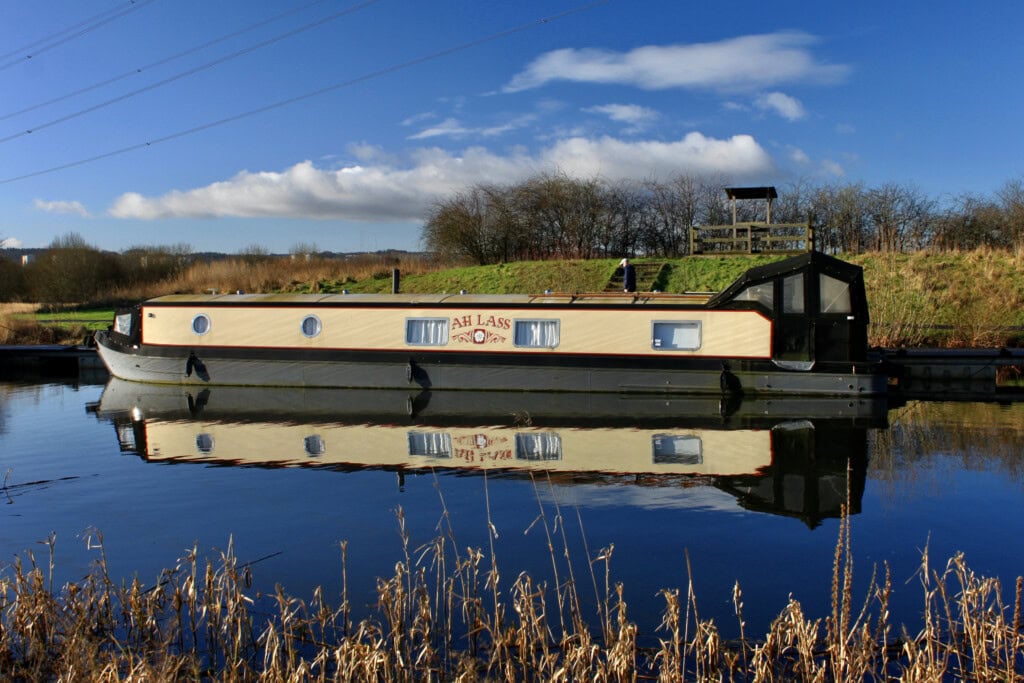 Wide beam canal boat